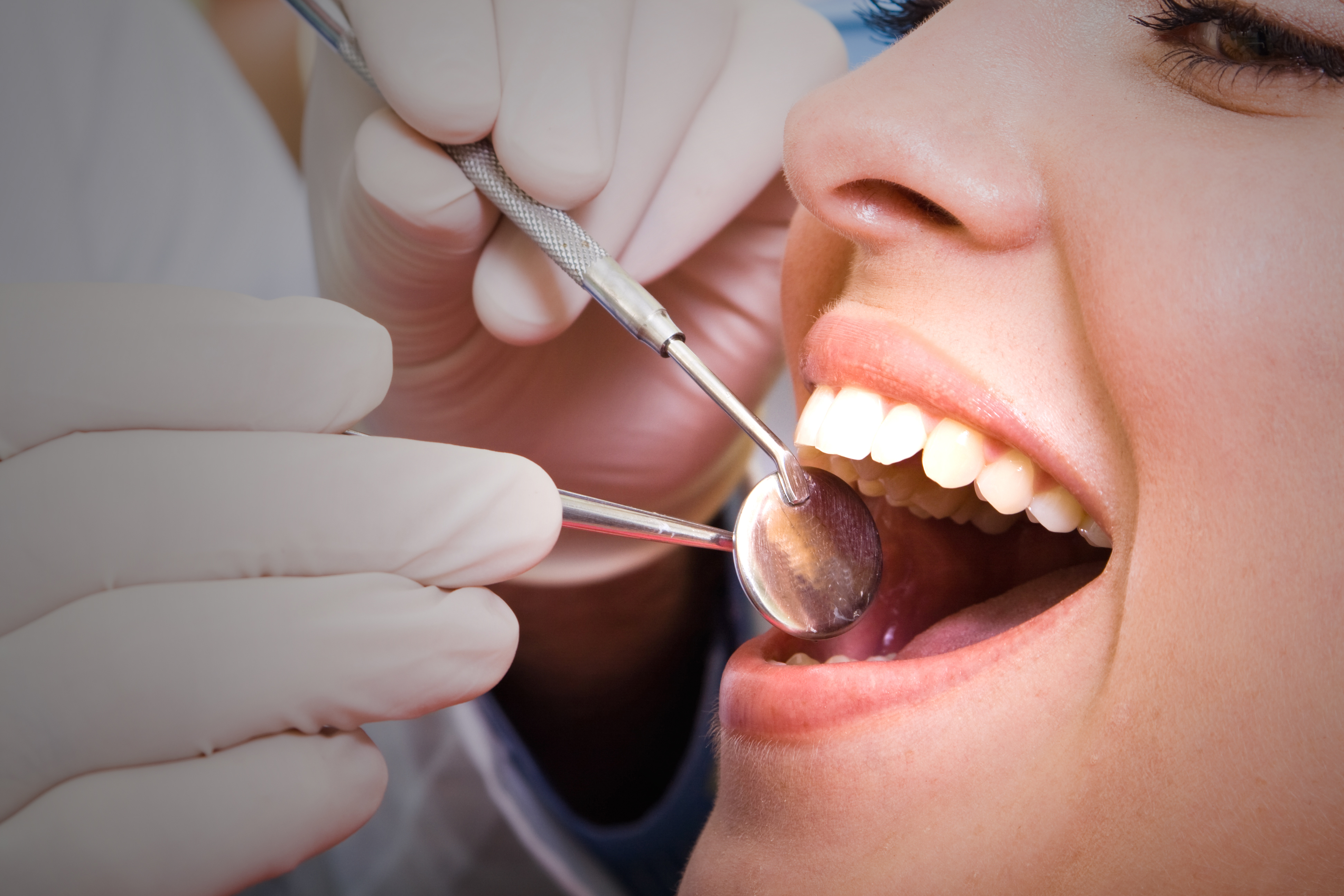 Woman Receiving a Comprehensive Oral Evaluation